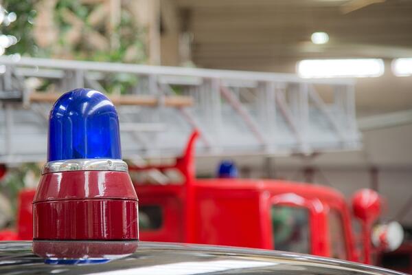 Bild vergrößern: Blaulicht eines Feuerwehrautos