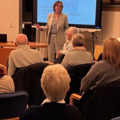 Bild vergr&ouml;&szlig;ern: Frau Welzien stellt das KESS vor