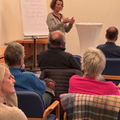 Bild vergr&ouml;&szlig;ern: Cornelia Schmidt stellt WhatsApp-Gruppen vor