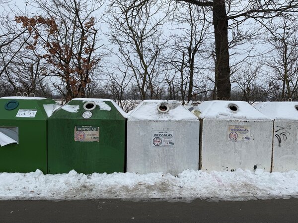 Bild vergr&ouml;&szlig;ern: Altglas-Container