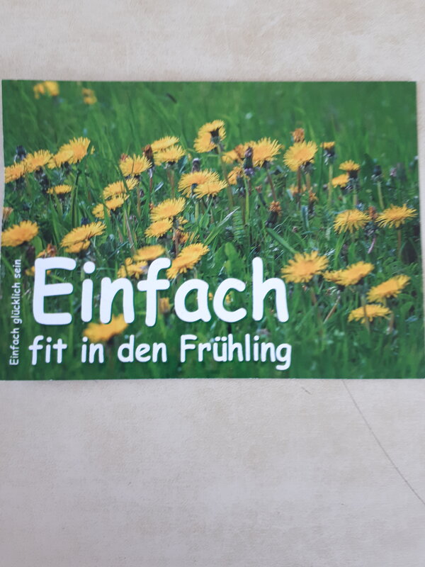 Bild vergr&ouml;&szlig;ern: Bild einer gr&uuml;ne Wiese mit gelbem L&ouml;wenzahn und dem Aufdruck: Einfach fit in den Fr&uuml;hling