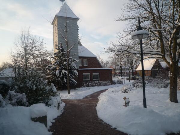 Schneelandschaft vor dem Rathaus
