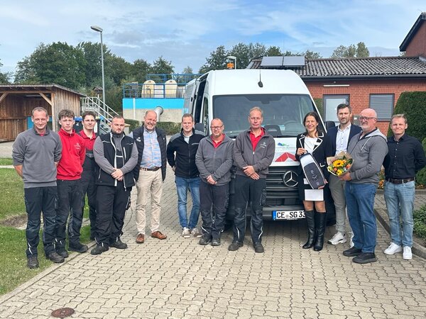 Bild vergr&ouml;&szlig;ern: �bergabe des neuen Sprinters