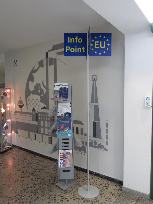 Bild vergrößern: Stand mit Informationen zur Eurpäischen Union im Rathaus Wathlingen